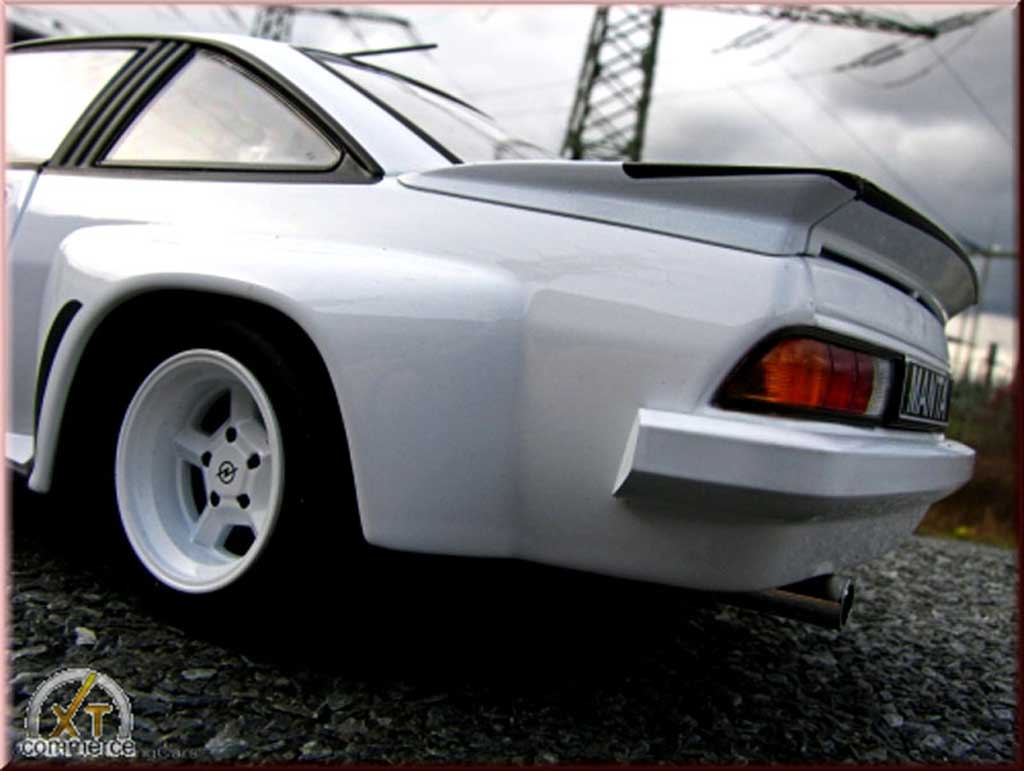 Opel Manta 400 homologation grijs 1/18 Revell