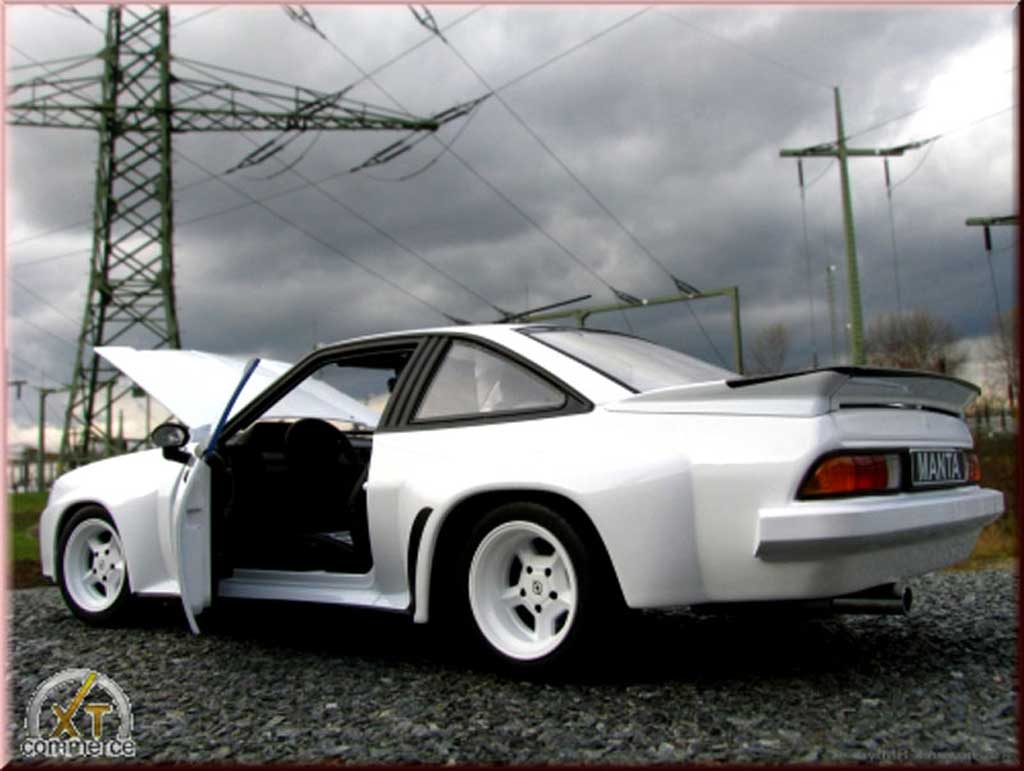 Opel Manta 400 homologation grijs 1/18 Revell