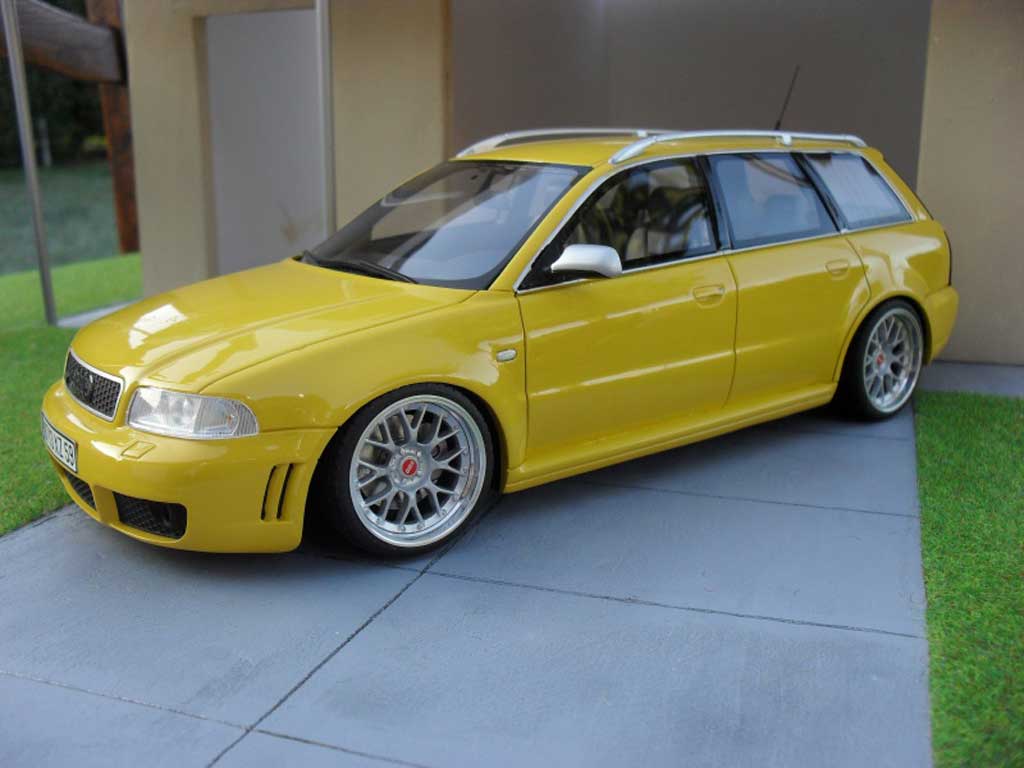Audi RS4 berline geel jantes BBS 19 pouces 1/18 Ottomobile