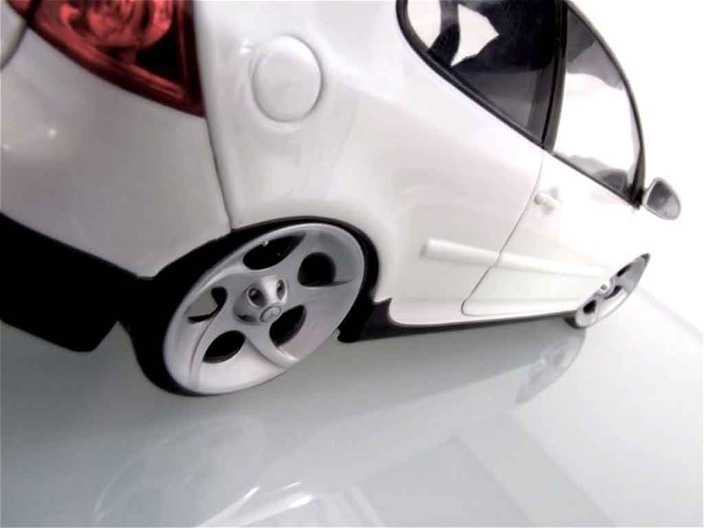 Volkswagen Golf GTI jantes alphard 1/18 Norev