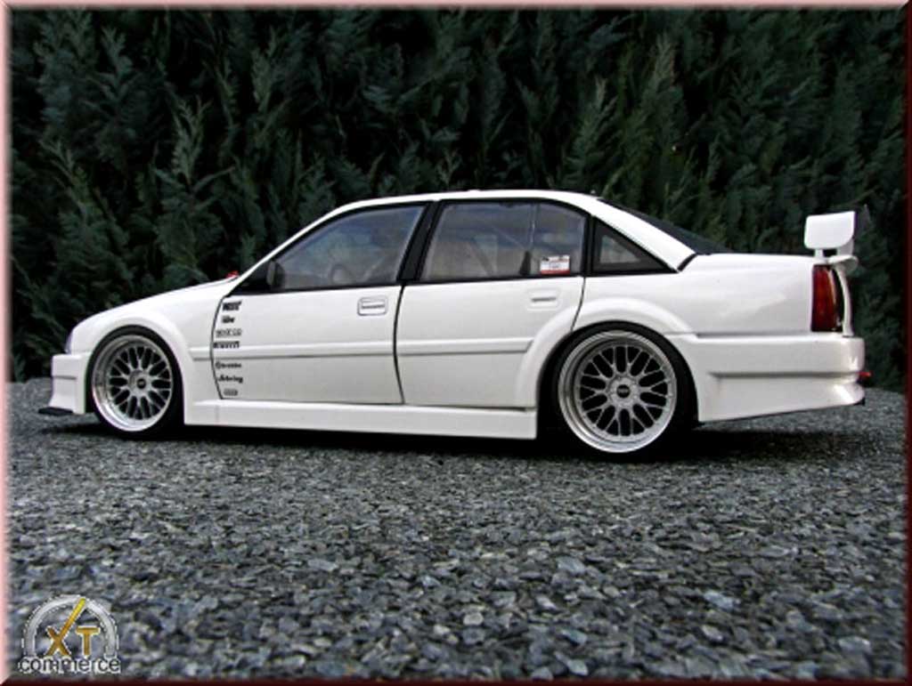 Opel Omega Lotus 3000 wit jantes 19 pouces bbs 1/18 Minichamps
