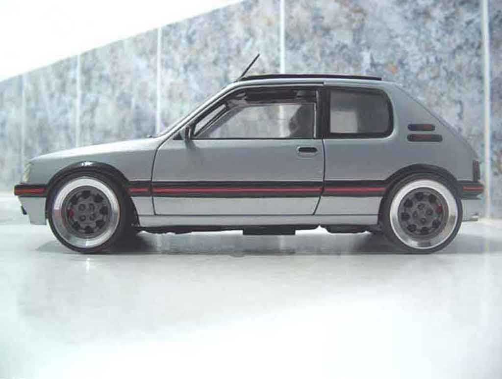 Peugeot 205 GTI panoramique 1/18 Solido