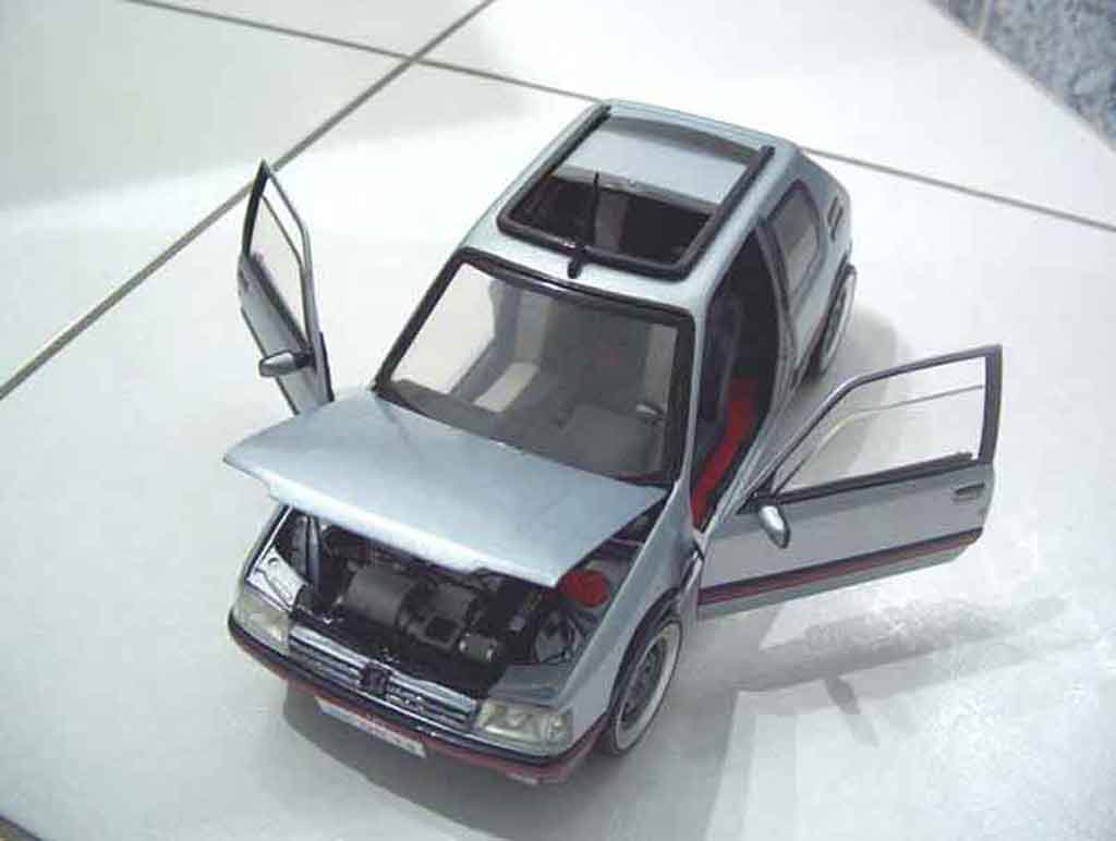Peugeot 205 GTI panoramique 1/18 Solido