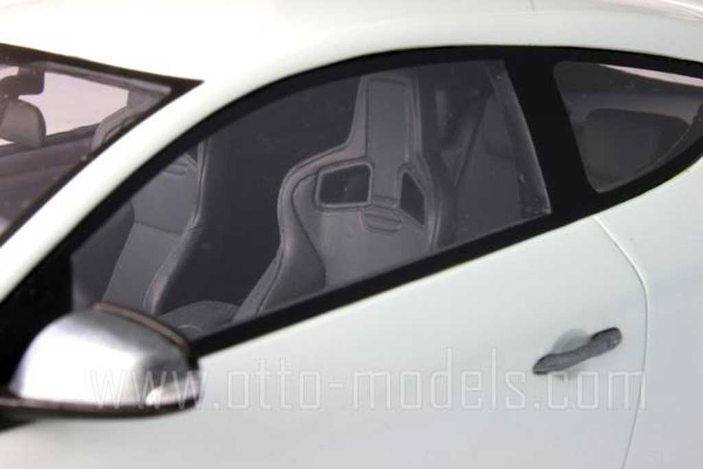Renault Megane Sport rs 2010 wit 1/18 Ottomobile