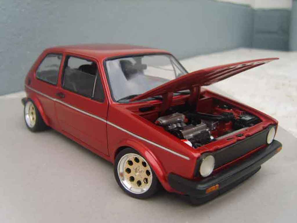 Volkswagen Golf GTI rouge mk1 1982 grands feux 1/18 Solido