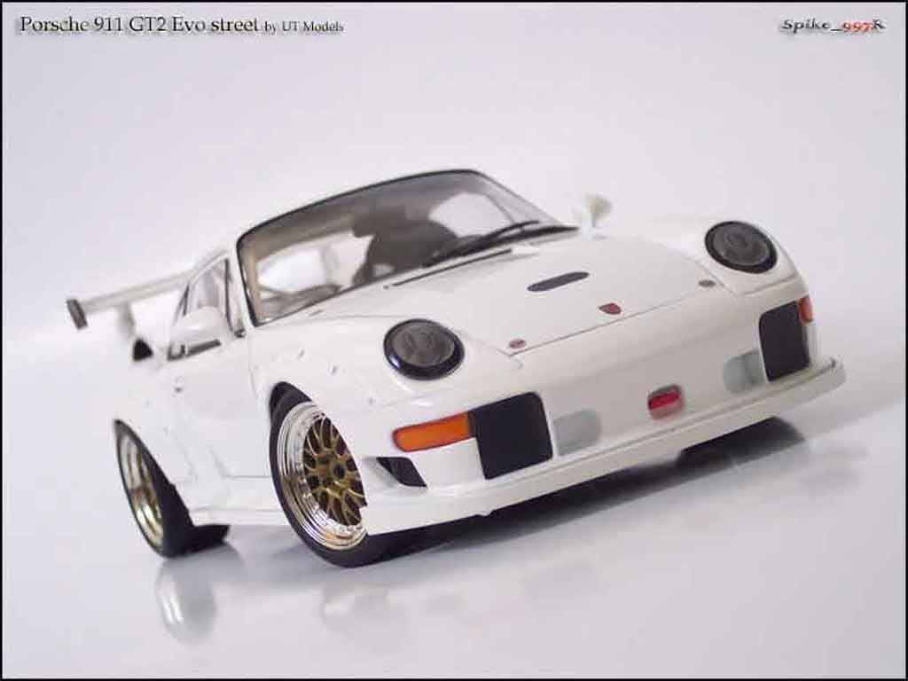 Porsche 993 GT2 1/18 Ut Models GT2 evo street modelauto