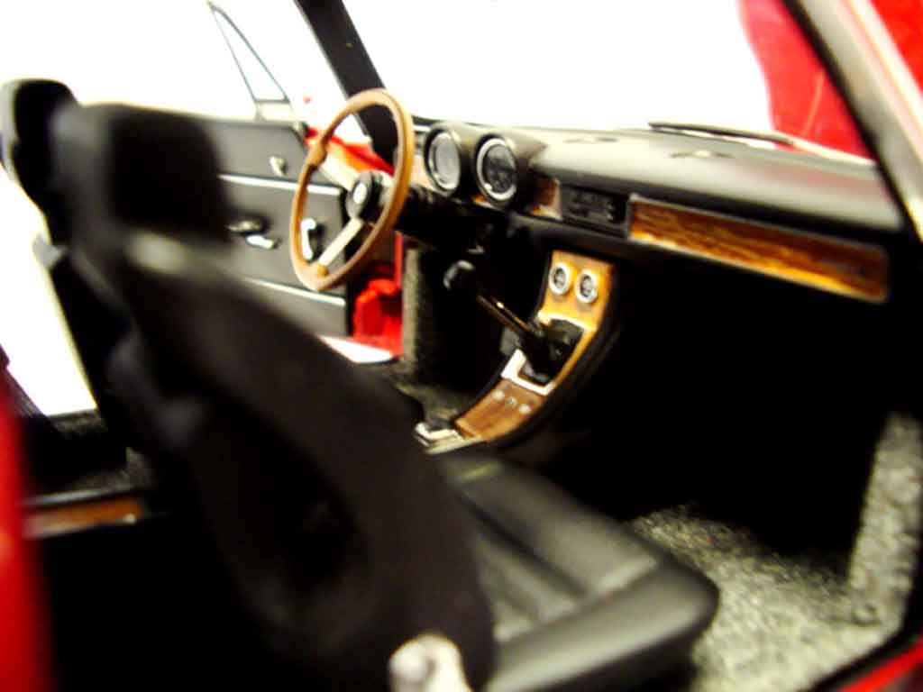 Alfa Romeo 1750 gtv 1967 rood jantes alu 13 pouces 1/18 Autoart