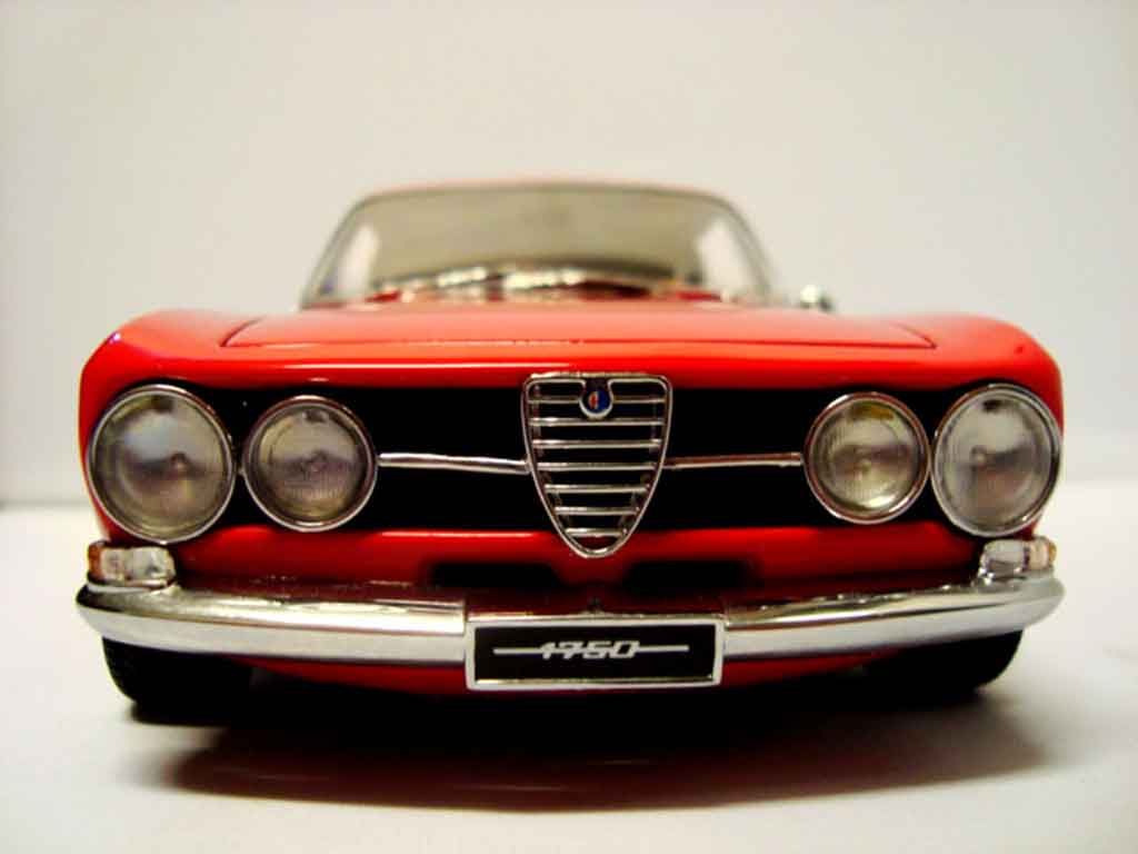 Alfa Romeo 1750 gtv 1967 rood jantes alu 13 pouces 1/18 Autoart