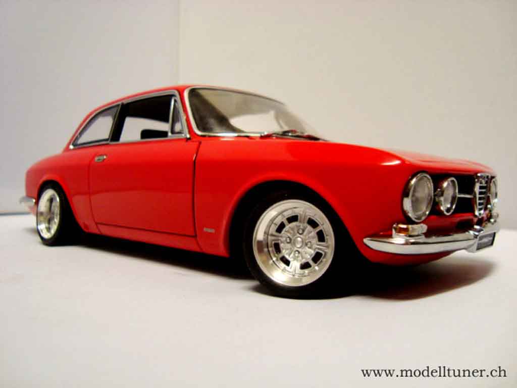 Alfa Romeo 1750 GTV 1/18 Autoart GTV 1967 rood jantes alu 13 pouces modelauto