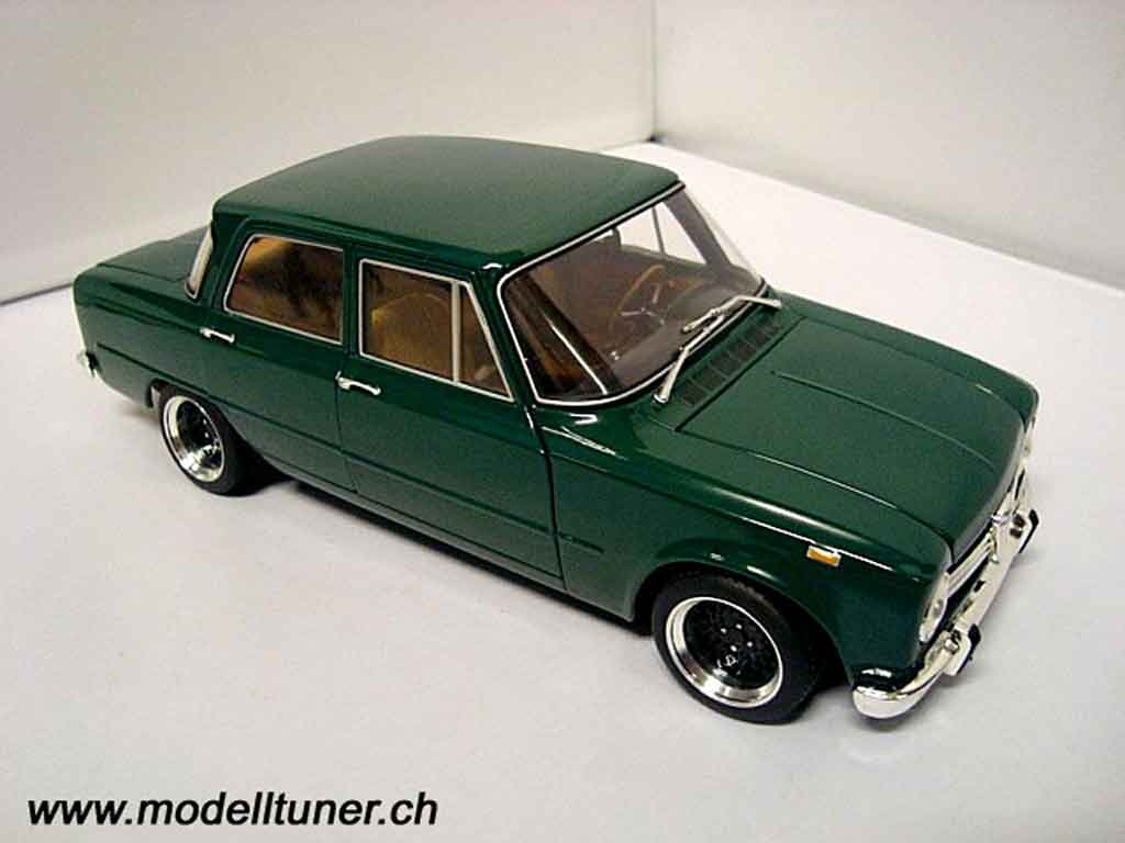 Alfa Romeo Giulia 1300 super 1971 1/18 Minichamps