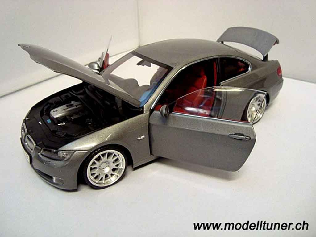 Bmw 330 coupe E92 grijs 1/18 Kyosho
