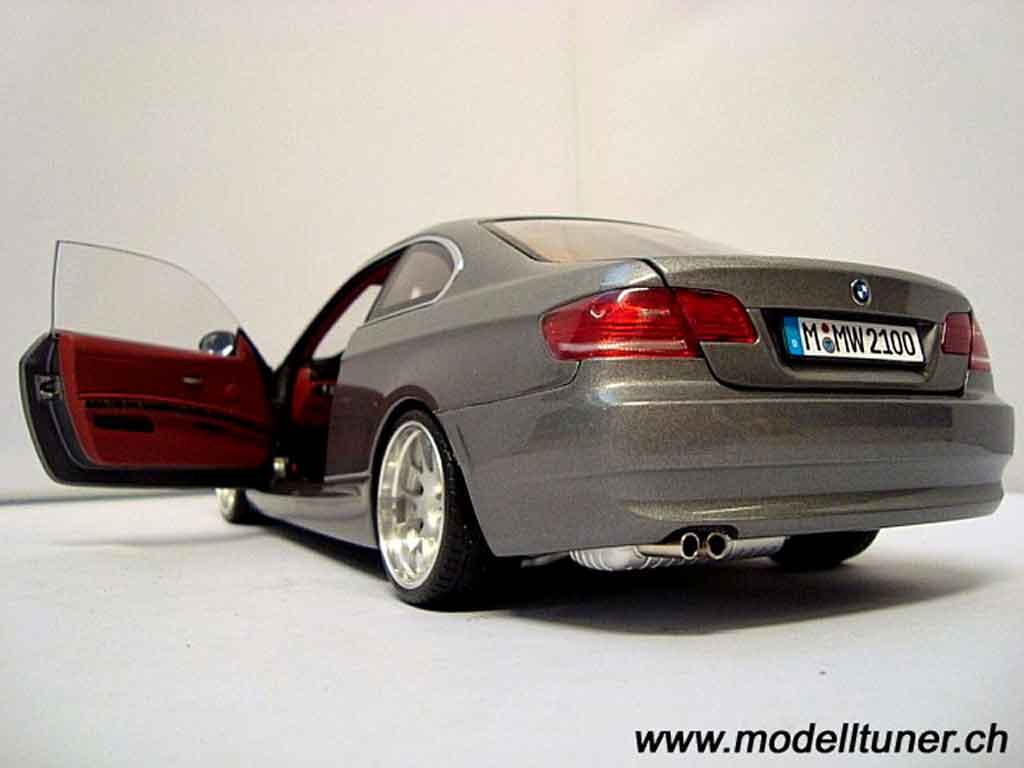 Bmw 330 coupe E92 grijs 1/18 Kyosho