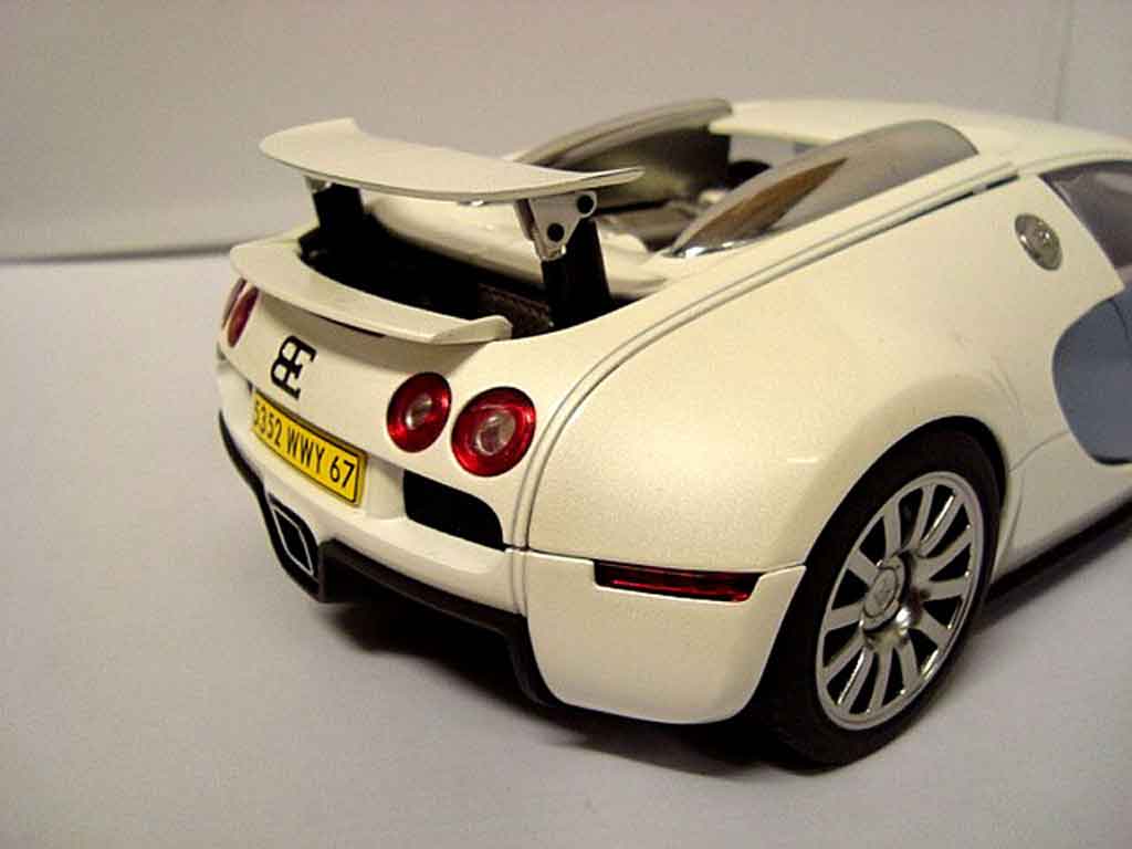 Bugatti Veyron coupe 16.4 perle blauw 1/18 Autoart
