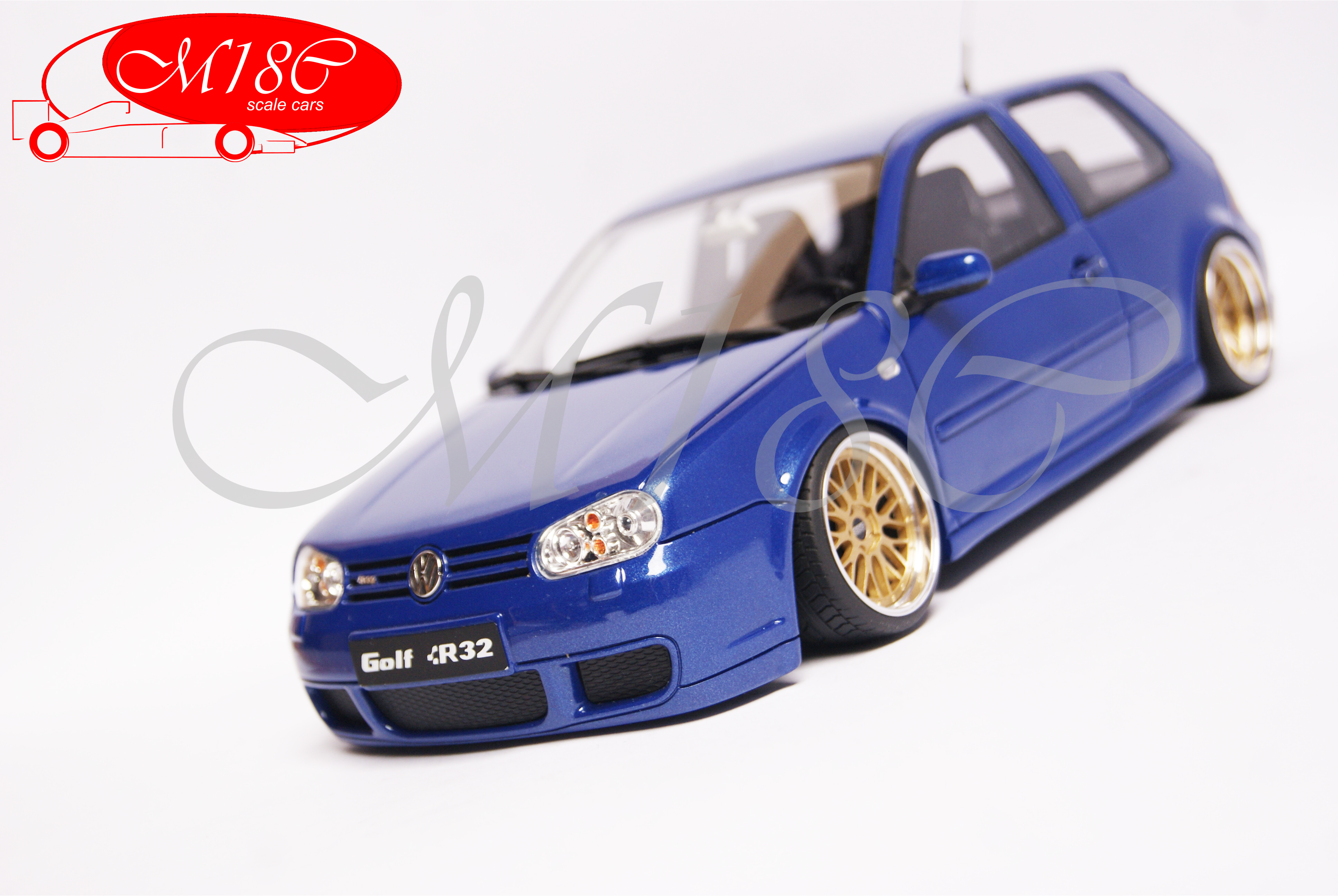 Volkswagen Golf R32 blauw jantes BBS 19 pouces bords larges 1/18 Ottomobile