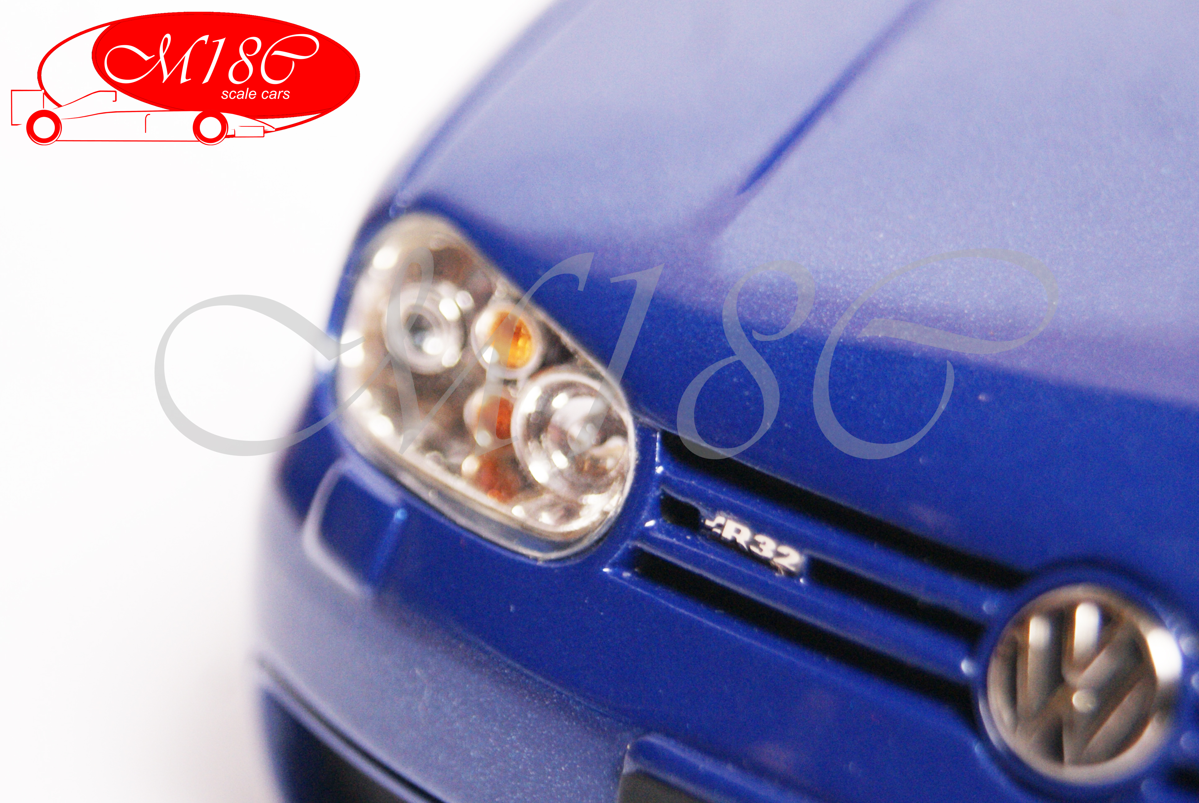 Volkswagen Golf R32 blauw jantes BBS 19 pouces bords larges 1/18 Ottomobile