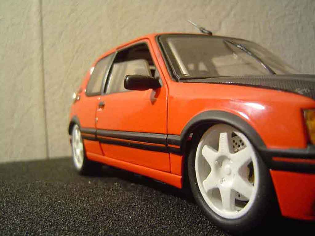 Peugeot 205 GTI 1/18 Solido GTI tuning modelauto