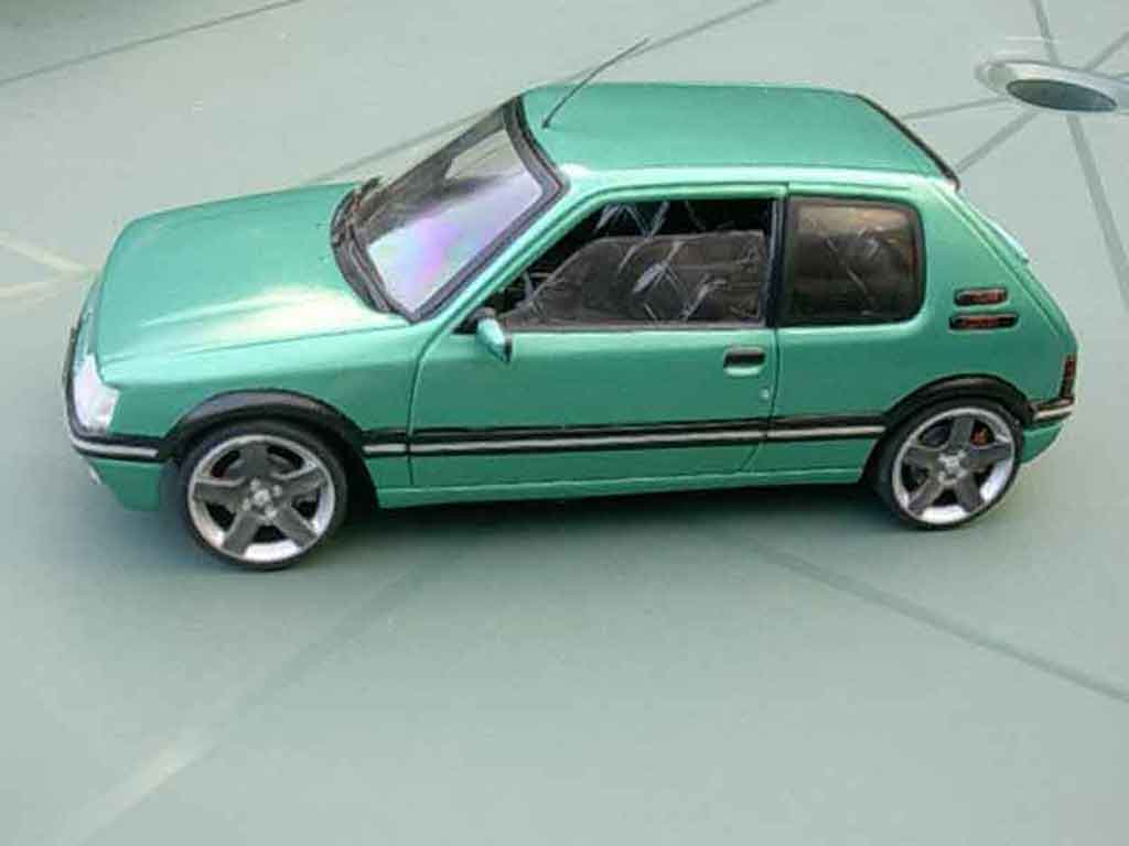 Peugeot 205 GTI Griffe 1.9 jantes zwarts 1/18 Solido