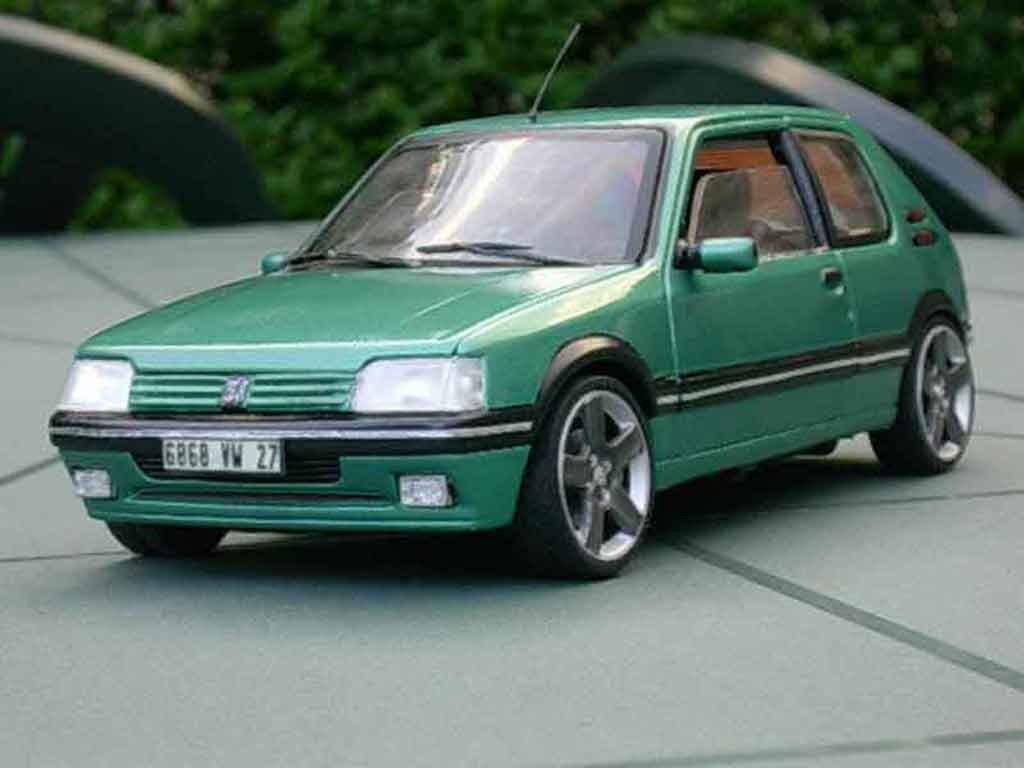 Peugeot 205 GTI 1/18 Solido Griffe GTI 1.9 jantes zwarts modelauto