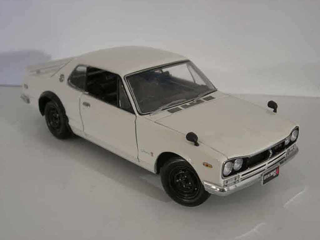 Nissan Skyline 2000 gt-r kpgc 10 wit 1/18 Kyosho