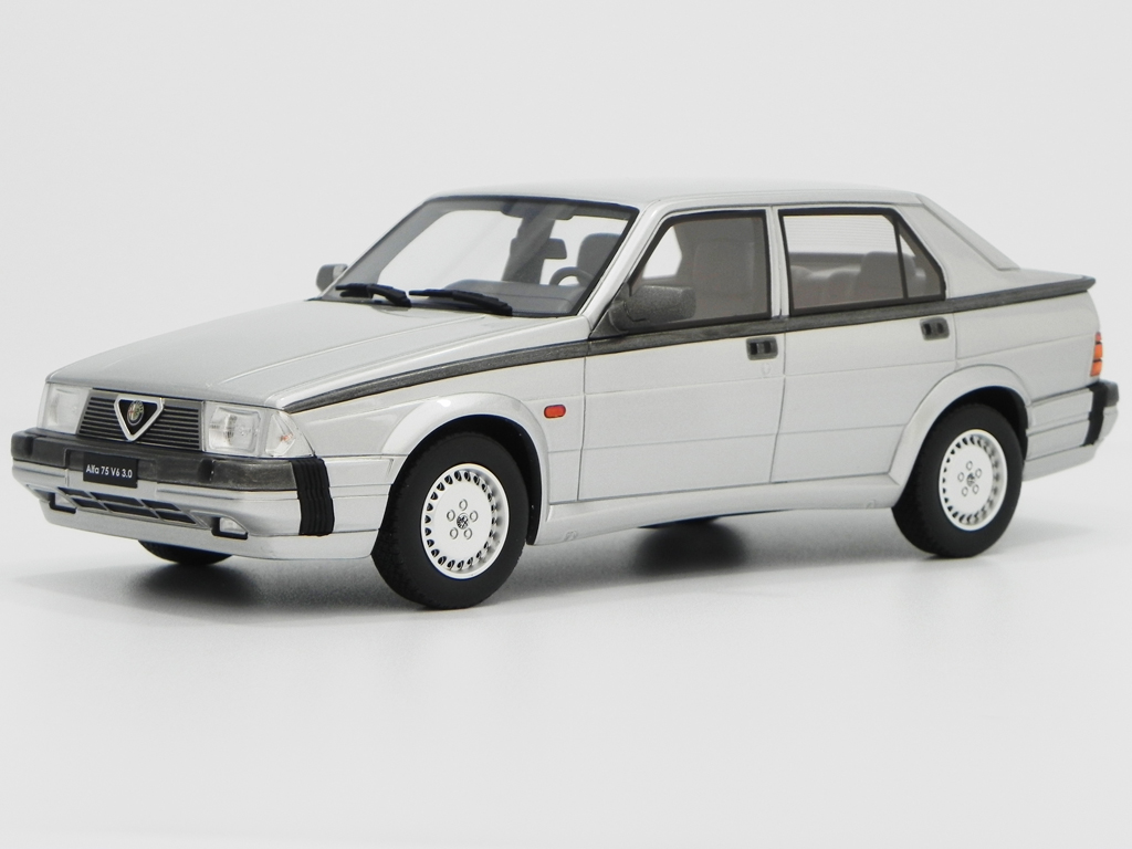 Alfa Romeo 75 V6 1/18 Laudoracing Models V6 3.0 LM087C grijs modelauto