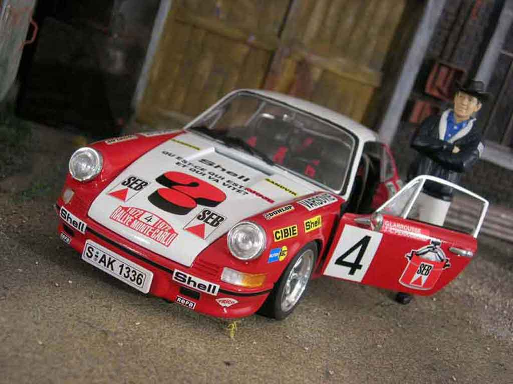 Porsche 911 2.4 1/18 Universal Hobbies 2.4 monte carlo 1972 modelauto
