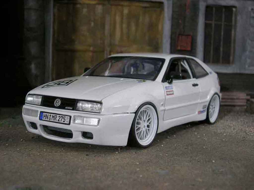 Volkswagen Corrado VR6 1/18 Revell VR6 street racer modelauto