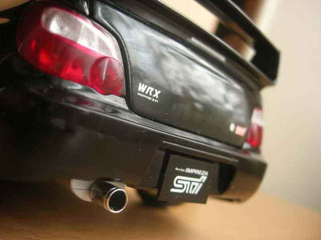 Subaru Impreza WRX STI 2003 zwart 1/18 Autoart