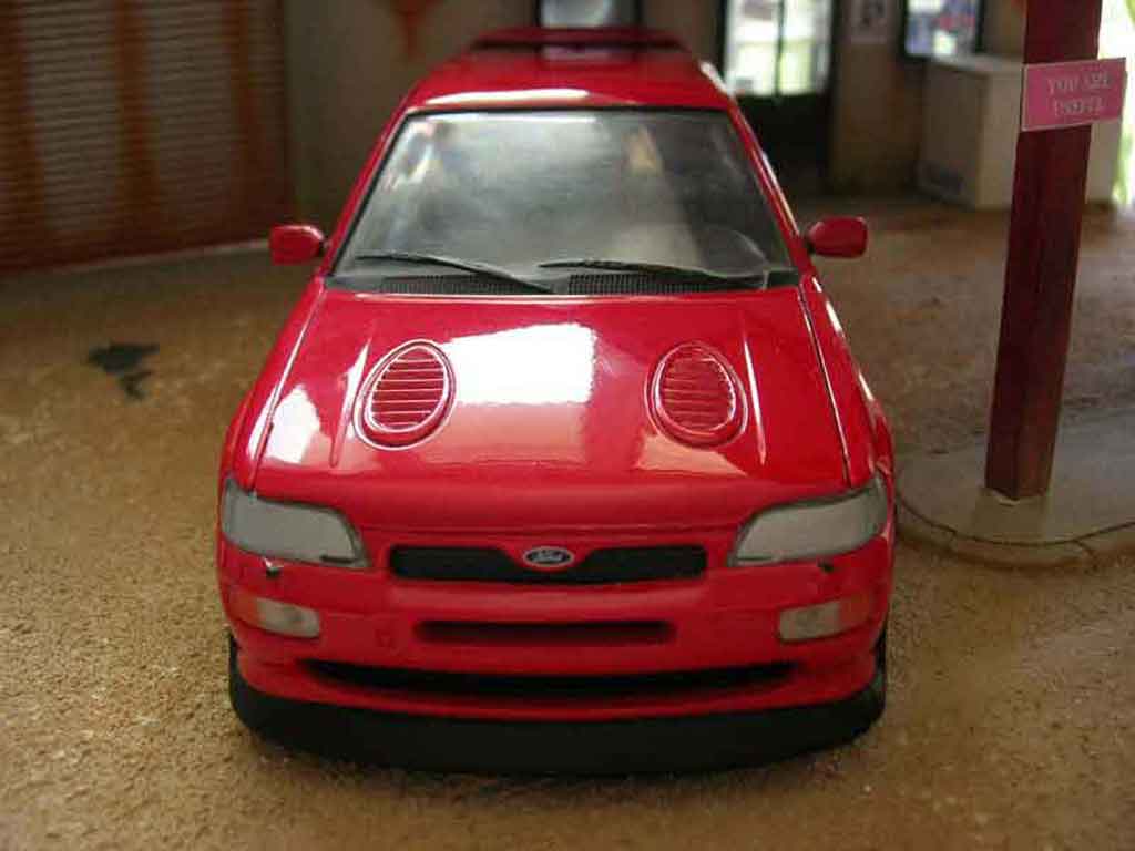 Ford Escort Cosworth rs rood 1/18 Ut Models