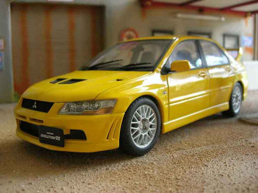 Mitsubishi Lancer Evolution VII 1/18 Autoart Evolution VII geel modelauto