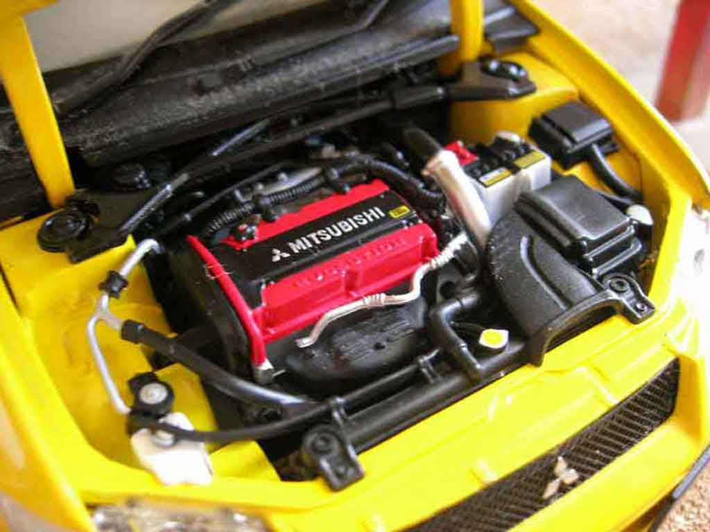 Mitsubishi Lancer Evolution VII geel 1/18 Autoart