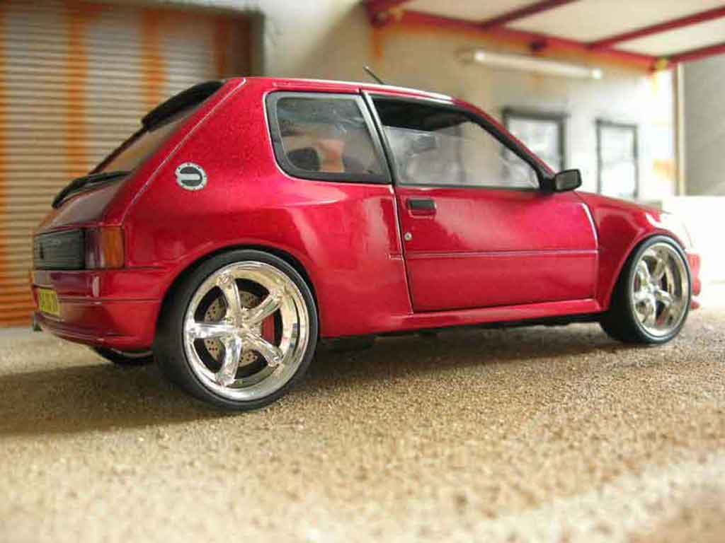 Peugeot 205 GTI Dimma rood 1/18 Solido