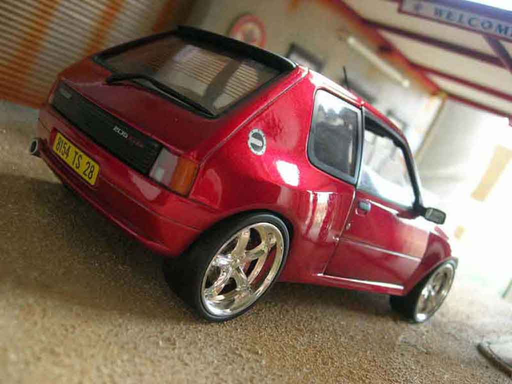 Peugeot 205 GTI Dimma rood 1/18 Solido