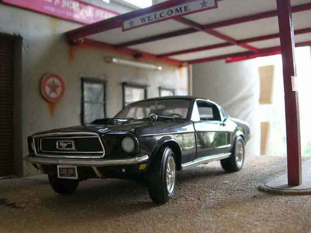 Ford Mustang Hardtop coupe zwart 1/18 Ertl