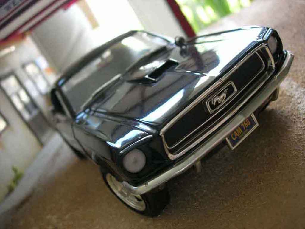 Ford Mustang Hardtop coupe zwart 1/18 Ertl