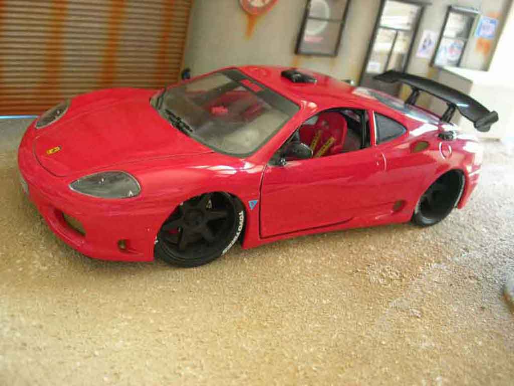 Ferrari 360 Modena coupe rood 1/18 Burago