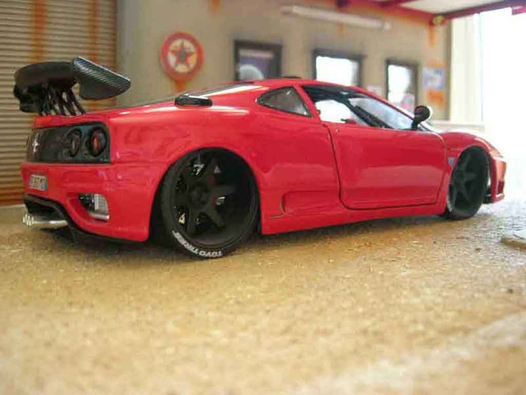 Ferrari 360 Modena coupe rood 1/18 Burago
