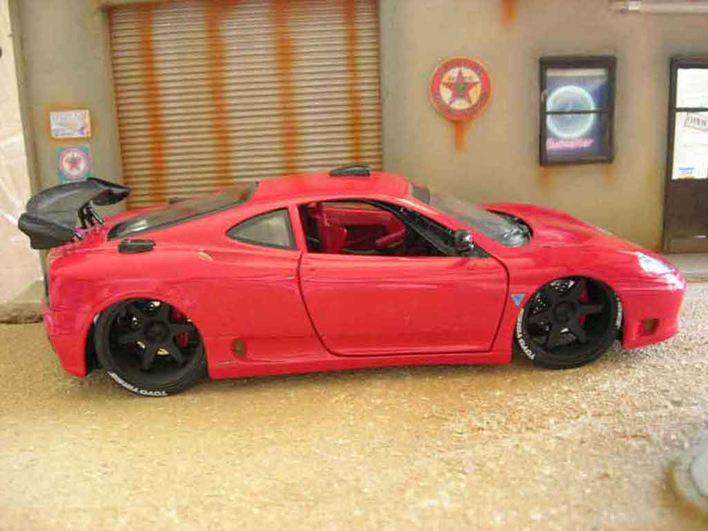 Ferrari 360 Modena coupe rood 1/18 Burago