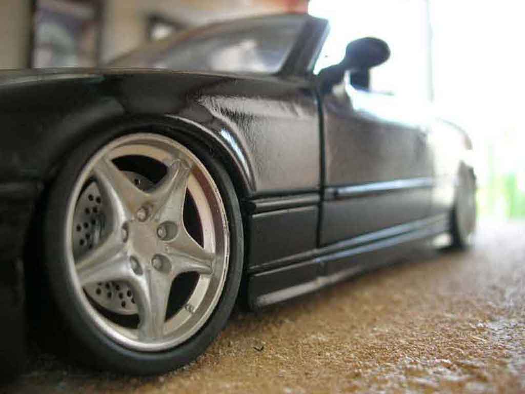 Bmw 325 Cabriolet E36 zwart swap z3m jantes z3m spoiler z3m 1/18 Maisto