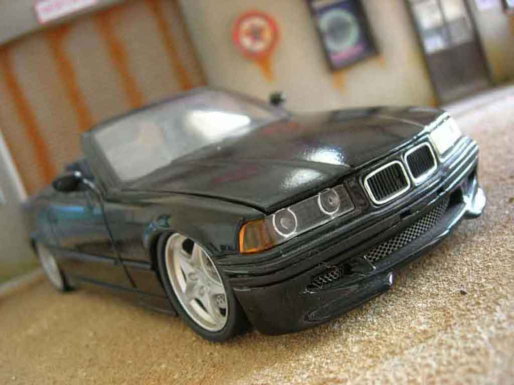Bmw 325 Cabriolet E36 zwart swap z3m jantes z3m spoiler z3m 1/18 Maisto