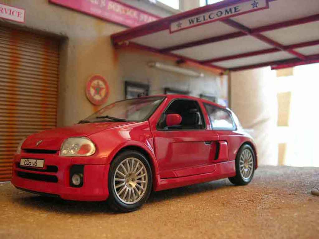 Renault Clio V6 rood 1/18 Universal Hobbies