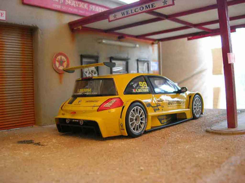 Renault Megane Trophy 2006 Beltoise #99 geel 1/18 Solido