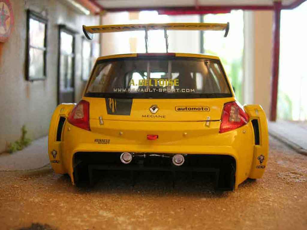 Renault Megane Trophy 2006 Beltoise #99 geel 1/18 Solido