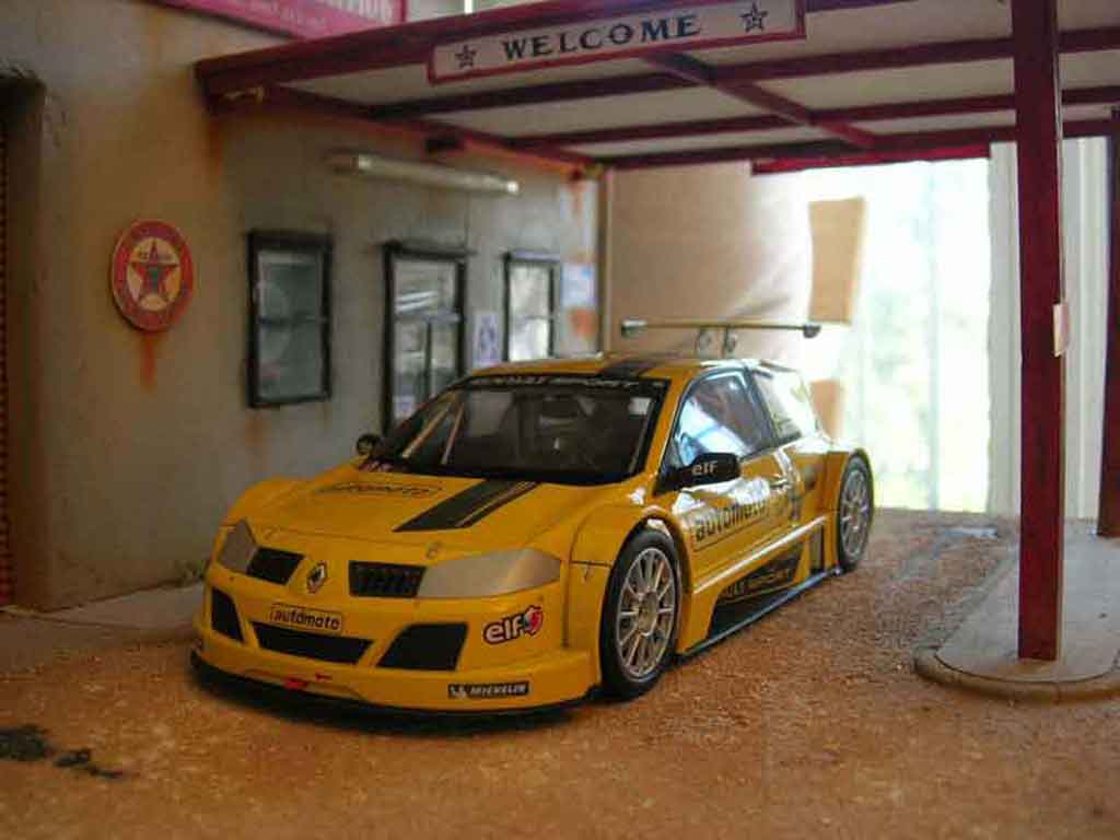Renault Megane Trophy 2006 Beltoise #99 geel 1/18 Solido