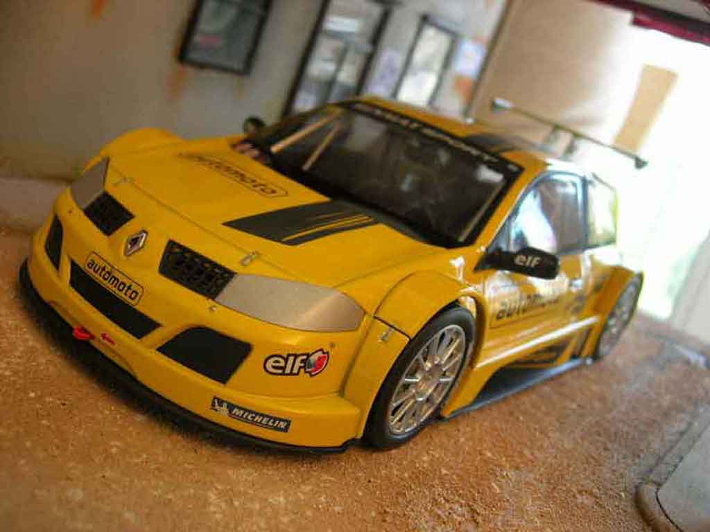 Renault Megane Trophy 2006 Beltoise #99 geel 1/18 Solido