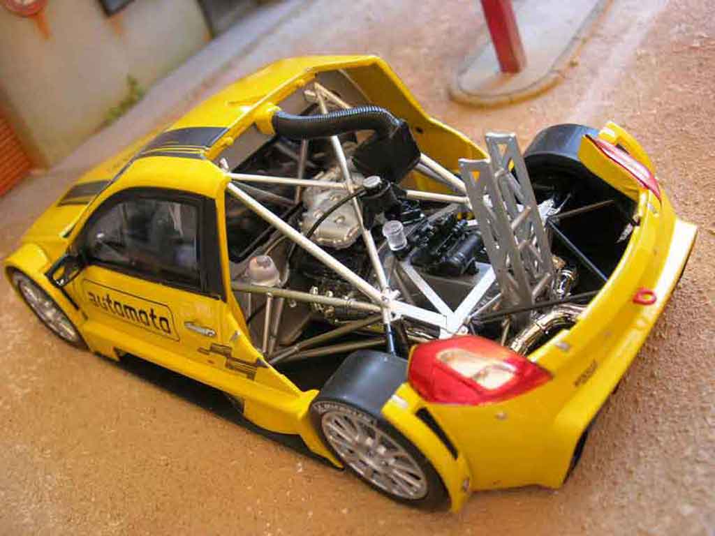 Renault Megane Trophy 2006 Beltoise #99 geel 1/18 Solido