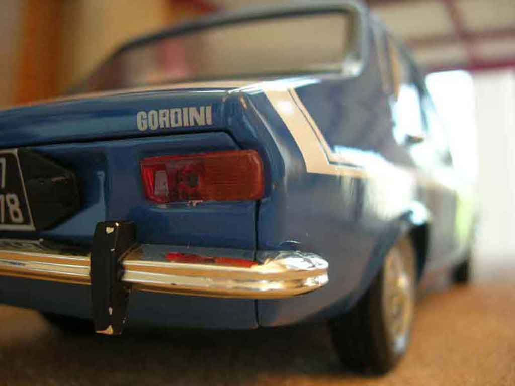 Renault 12 Gordini 1/18 Solido Gordini 1971 blauw modelauto