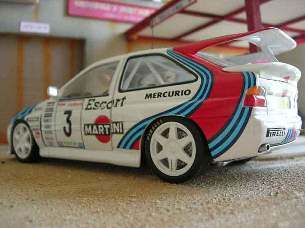 Ford Escort Cosworth rs martini 1/18 Ut Models