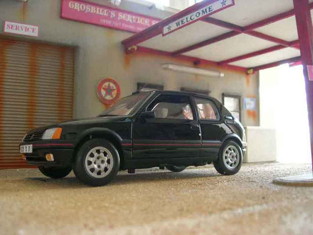 Peugeot 205 GTI 1.9 zwart onyx 1/18 Solido