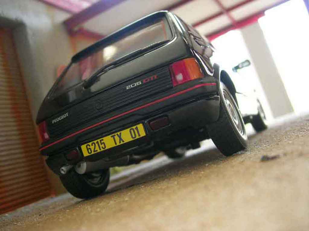 Peugeot 205 GTI 1/18 Solido GTI 1.9 zwart onyx modelauto