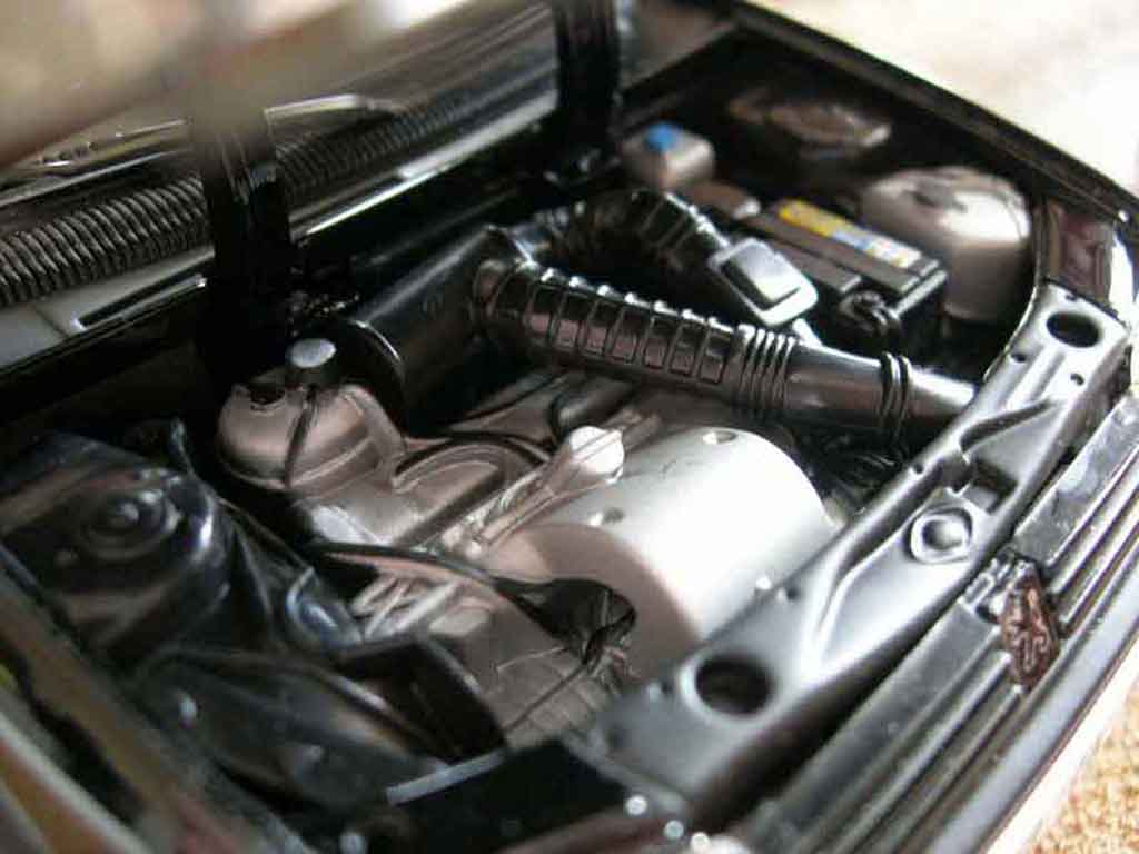 Peugeot 205 GTI 1.9 zwart onyx 1/18 Solido